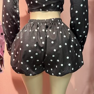 Completo Estivo da Donna con Top Corto e Pantaloncini a Pois, Set Due Pezzi Y2k, Completo Casual con Pantaloncini Bubble, Abbigliamento Femminile - Product Image 6