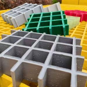 ตะแกรงไฟเบอร์กลาส FRP ป้องกันรังสียูวี - ทนทานต่อสภาพอากาศสำหรับทางเดินกลางแจ้ง ระเบียงสวนสาธารณะ และอัฒจันทร์สนามกีฬา ป้องกันการซีดจาง - Product Image 5