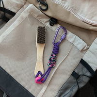 Brosse d'escalade en bois de rose avec poils de sanglier jaunes, logo personnalisé, taille adaptée pour les salles d'escalade intérieures/extérieures