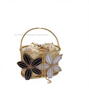 Bolso de mano y bandolera de PVC para industria pesada, con diseño de cesta de jaula de pájaros, cadena de flores huecas y cubo de agua de cristal, con cierre de hebilla, Tanjing - Product Image 1