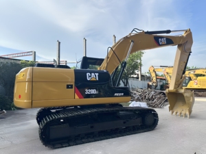 Excavatrice sur chenilles CAT 320D2, 21,6 tonnes, équipement de construction d'occasion - Product Image 2