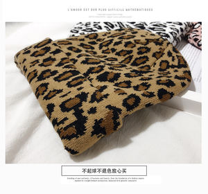 Bonnet d'<span class=keywords><strong>hiver</strong></span> en forme <span class=keywords><strong>de</strong></span> léopard avec logo personnalisé - Product Image 2