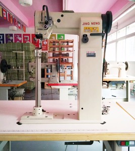 Machine à coudre industrielle à point noué à bras long pour sacs à main, articles en cuir sportifs et articles de maroquinerie - Product Image 3