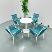 Meubles d'extérieur en aluminium durables, légers et au design minimaliste pour hôtels et parcs, ensemble de table à manger pour le jardin