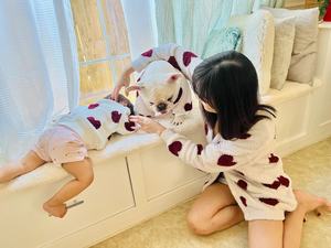 ชุดเสื้อคู่รักสัตว์เลี้ยง QQgift รุ่นคลาสสิกสุดหรู เป็นมิตรกับสิ่งแวดล้อม สำหรับ<span class=keywords><strong>เจ้าของ</strong></span>สัตว์เลี้ยง <span class=keywords><strong>แมว</strong></span> สุนัข ลายหัวใจสีแดง วันวาเลนไทน์ - Product Image 2