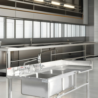 Évier double en acier inoxydable pour cuisine commerciale avec design moderne et taille personnalisée pour restaurants et hôtels