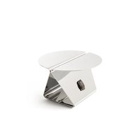 Table d'appoint moderne en acier inoxydable et cuir, forme en X avec détail de boucle en cuir, table d'appoint pour salon