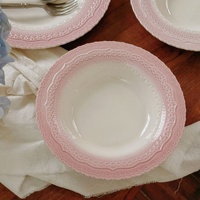 Assiette en céramique rose rétro française en relief de couleur sous glaçure robuste pour dessert dîner pâtes salade de fruits