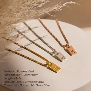 Collar Rectangular <span class=keywords><strong>con</strong></span> Iniciales Mayúsculas EManco, Colgante <span class=keywords><strong>con</strong></span> Letra Grabada de la A a la Z, <span class=keywords><strong>Cadena</strong></span> de Acero Inoxidable, Estilo Minimalista para Mujer - Product Image 2
