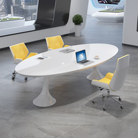 Moniteur de réunion moderne en forme de U Tables et chaises de salle de conférence rabattables avec roues pour système de microphone 10 places
