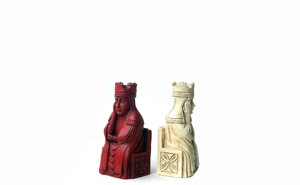 ตัวหมากรุกเรซิ่นขายส่ง สีแดงขาวใส รุ่นควีน สำหรับตกแต่ง - Product Image 3