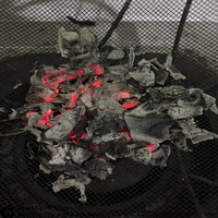 Charbon de coco supérieur offrant une énergie thermique élevée, des impuretés réduites et une combustion stable pour les marchés industriels et d'exportation.