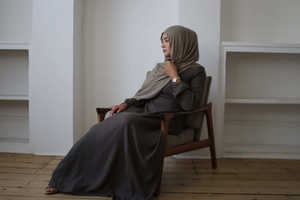 Robe longue élégante LE DUO à manches bouffantes, taille haute, style abaya, tenue musulmane islamique modeste avec poches - Product Image 2