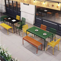 Chaise de salle à manger moderne de style nordique en acier inoxydable, légère et luxueuse, avec accoudoirs et dossier, très populaire pour les restaurants et les salons de thé