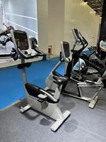 Vélo d'exercice vertical commercial avec générateur auto-alimenté, écran LED, moniteur de fréquence cardiaque, cycle de fitness cardio, salle de sport