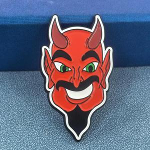 Fabricant en gros d'articles métalliques artisanaux : Badges et épingles personnalisés en forme de lion, épingles logo en métal émaillé sur mesure pour clubs - Product Image 4