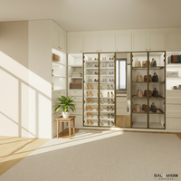 Système de dressing intégré moderne et luxueux avec portes vitrées, finition bois chaud et éclairage LED, sur mesure pour chambre à coucher