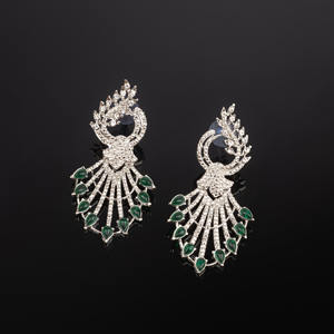 Boucles d'oreilles en cristal élégantes à la demande pour dames avec un beau design fait main disponible au meilleur prix - Product Image 2