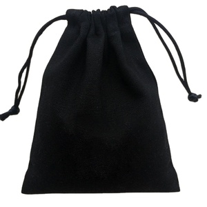 Pochette écologique sur mesure avec impression de logo, sac en coton noir réutilisable à cordon pour emballer des bagues et des bijoux - Product Image 1