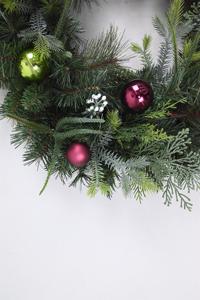 Couronne de Noël Artificielle Personnalisée avec Petites Boules – Décoration de Porte – Ventes Flash - Product Image 5
