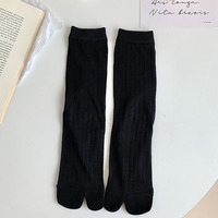 Chaussettes à rayures de style ballet à bout divisé Chaussettes pour femmes à deux doigts Chaussettes d'été fines en maille respirante Chaussettes Tabi mi-mollet