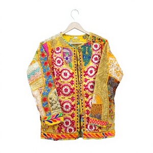 Veste d'hiver pour femmes, style bohème, en denim tissé, broderie indienne Banjara faite à la main, patchwork en coton, élégante et tendance - Product Image 1
