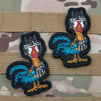 Chapeau en feutre fait main écologique prêt à être expédié, motif dessin animé coq et canard, avec patchs brodés et badge personnalisé pour sacs à dos de sport
