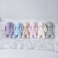 Jouets en peluche lestés en forme de lapin à longues oreilles en fourrure douce avec chemises personnalisées avec logo