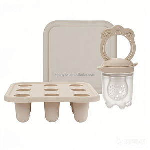 Ensemble d'alimentation pour bébé en silicone LSR de qualité médicale, sans BPA, avec bol à forte aspiration, cuillère, bavoir, tasse d'apprentissage et vaisselle d'entraînement, personnalisable avec logo - Product Image 6