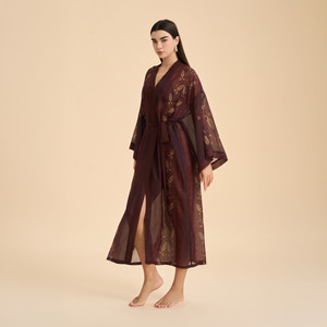 Bata de satén suave para mujer, de gasa estampada, manga larga, color marrón dorado, bordada, holgada, para dormir, ropa de casa cómoda - Product Image 1
