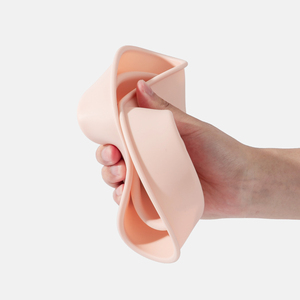 Bol de nourrissage pour chien en silicone pliable et écologique pour les chiens de grande race et les petits animaux - Bol surélevé portable et étanche - Product Image 4