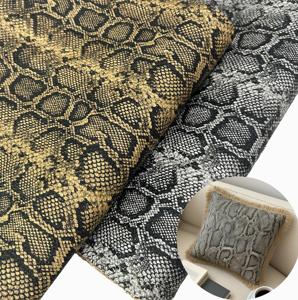 Tela de yute biodegradable transpirable al por mayor con estampado de serpiente para materiales de decoración artesanal en bolsos - Product Image 1