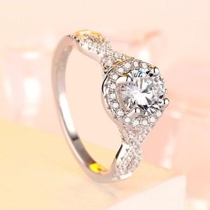 Anello scintillante intarsiato per donna, elegante e delicato gioiello da dito alla moda - Product Image 4