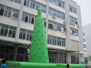 Muro de Escalada Inflable Verde para Niños y Adultos, para Uso en Parques de Aventura y Deportes al Aire Libre, Material de PVC, Capacidad Máxima >500 kg - Product Image 4