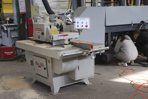 Scie à lame unique automatique pour la découpe longitudinale de précision des planches de bois - Product Image 6