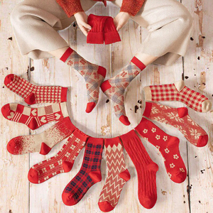Chaussettes en coton tricotées écologiques à motif floral pour l'automne et l'hiver, motif cœur, Nouvel An, Saint-Valentin, Vente en gros, Rouge Noël - Product Image 3
