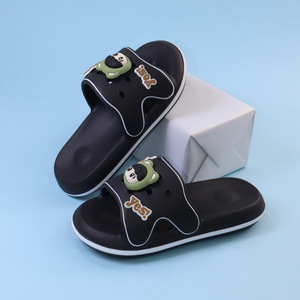 Oui! Chaussons d'été pour femmes, noirs, à semelle épaisse, antidérapants, avec granules de massage, pour usage domestique, talon de 3 cm, taille adulte - Product Image 1