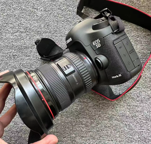 Kit USD448 = Canon EOS 5D Mark III + Obiettivo 17-40mm, in Ottime Condizioni, Originale, Fotocamera DSLR Digitale Usata di Seconda Mano - Product Image 1