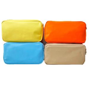 Pochette de toilette imperméable en nylon de grande taille, 14 couleurs, personnalisable, mignonne, organiseur de maquillage, sac cosmétique pour femmes avec patchs lettres - Product Image 5