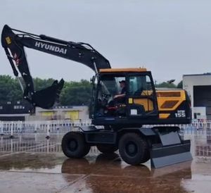 Nouvelle pelle sur pneus Hyundai HW155A de 15,5 tonnes, excavatrice mobile robuste, moteur Cummins B6.7 Stage V, 40 km/h, prête pour la construction routière - Product Image 1