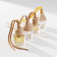 Bouteille diffuseur de parfum pour voiture en verre dépoli carré vide de 8 ml, personnalisée en usine, avec bouchon en bois, désodorisant suspendu, vente en gros