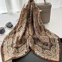 Foulard carré en soie pour femme avec motifs variés - Foulard imprimé numériquement pour usage quotidien et activités de plein air