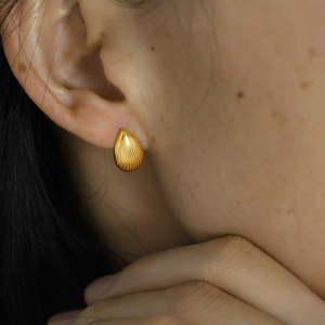 ต่างหูรูปหยดน้ำสีทอง โลหะผสมสังกะสี เครื่องประดับแฟชั่นสำหรับงานปาร์ตี้ EH20 - Product Image 2