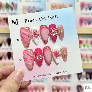 <span class=keywords><strong>Uñas</strong></span> Postizas Acrílicas con Forma de Almendra, Base Rosa Nude, Borde Francés Blanco, Perlas, Flores 3D, Adornos Metálicos Dorados Irregulares - Product Image 6