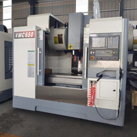 Centre d'usinage vertical CNC haute précision VMC650, machine de fraisage de métaux robuste à 3 axes