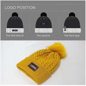 Femmes et hommes chaud câble tricot Satin doublé Beanie avec <span class=keywords><strong>pompon</strong></span> uni classique acrylique Designer Beanie chapeaux - Product Image 5