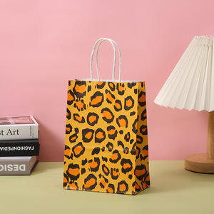 RuiYi Promotion personnalisée <span class=keywords><strong>Kraft</strong></span> rayure <span class=keywords><strong>sac</strong></span> en papier fête d'anniversaire cadeau <span class=keywords><strong>sac</strong></span> Animal léopard <span class=keywords><strong>sac</strong></span> en papier en gros - Product Image 4