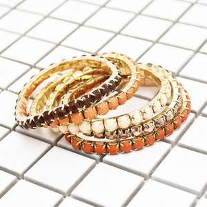 金メッキマルチストランド樹脂石カラフル宝石用原石ストレッチブレスレットセット金卸売5ピース/セット - Product Image 5