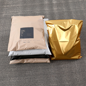 Nhà cung cấp tùy chỉnh màu đen polymailer chuyển phát nhanh túi với logo Bưu Chính phong bì vận chuyển nhựa gửi thư túi cho quần áo đóng gói - Product Image 3