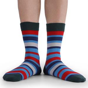<span class=keywords><strong>Chaussettes</strong></span> à rayures arc-en-ciel mi-tube de haute qualité pour <span class=keywords><strong>hommes</strong></span> <span class=keywords><strong>Chaussettes</strong></span> personnalisées en coton respirant absorbant la sueur sans odeur pour les pieds antidérapants - Product Image 3
